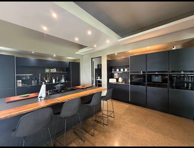 4 BEDROOM FREEHOLD FOR SALE IN ZINI RIVER ESTATE
